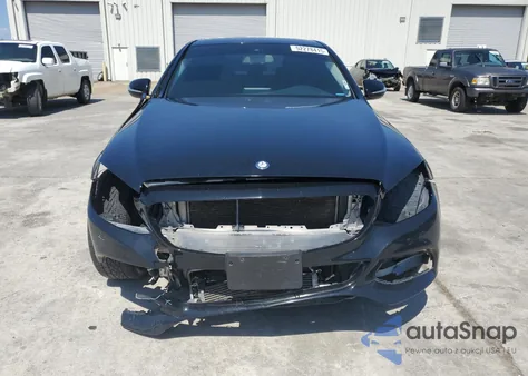 2015 Mercedes-Benz C 300 z USA, uszkodzony, nr VIN 55SWF4JB8FU050489